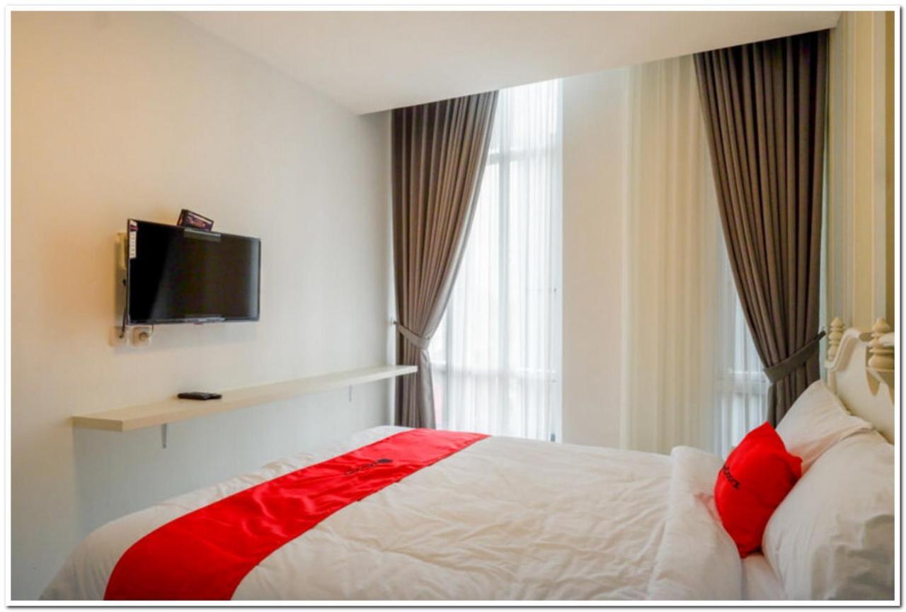 Reddoorz Plus @ Madukoro Raya Semarang Exterior foto