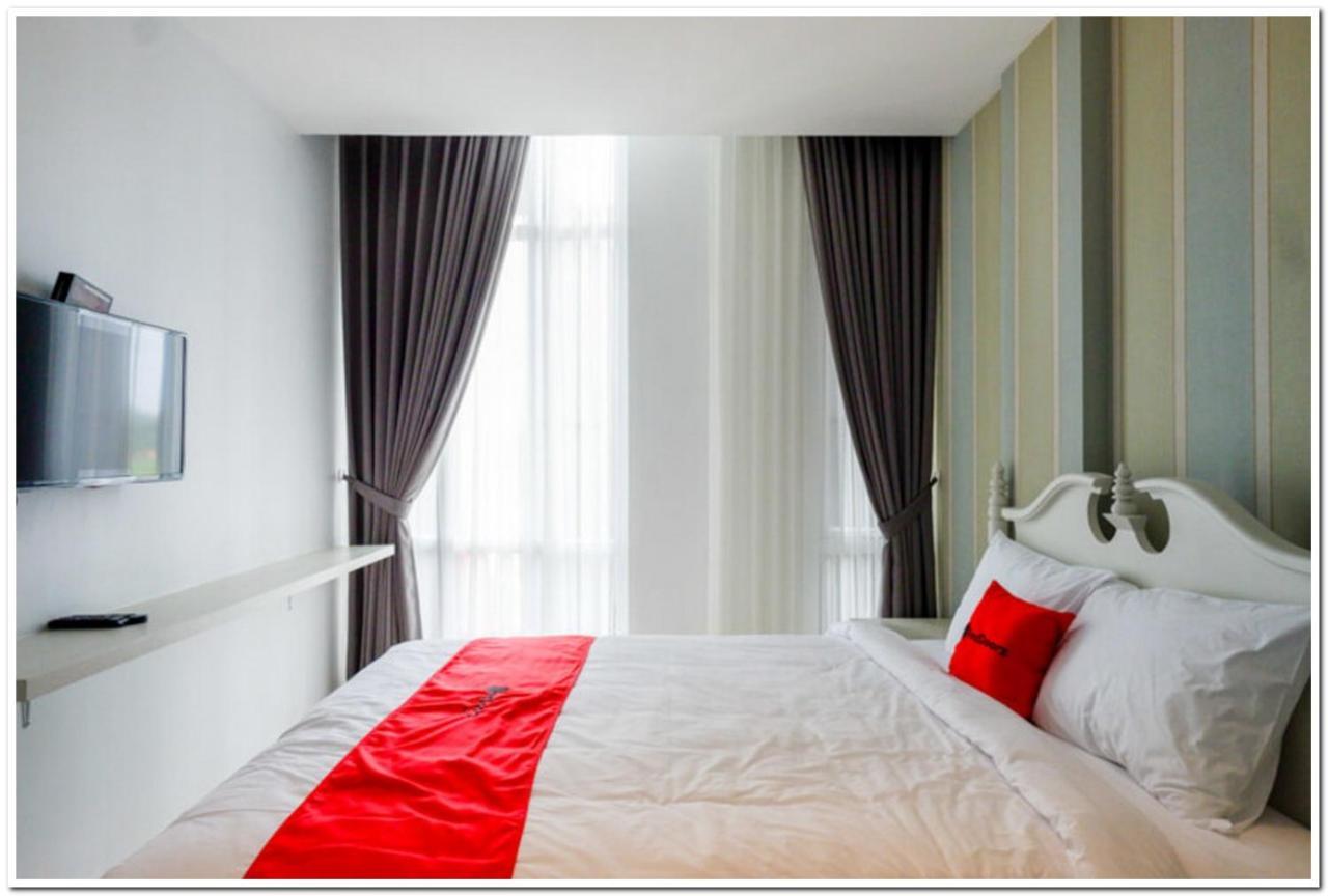 Reddoorz Plus @ Madukoro Raya Semarang Exterior foto
