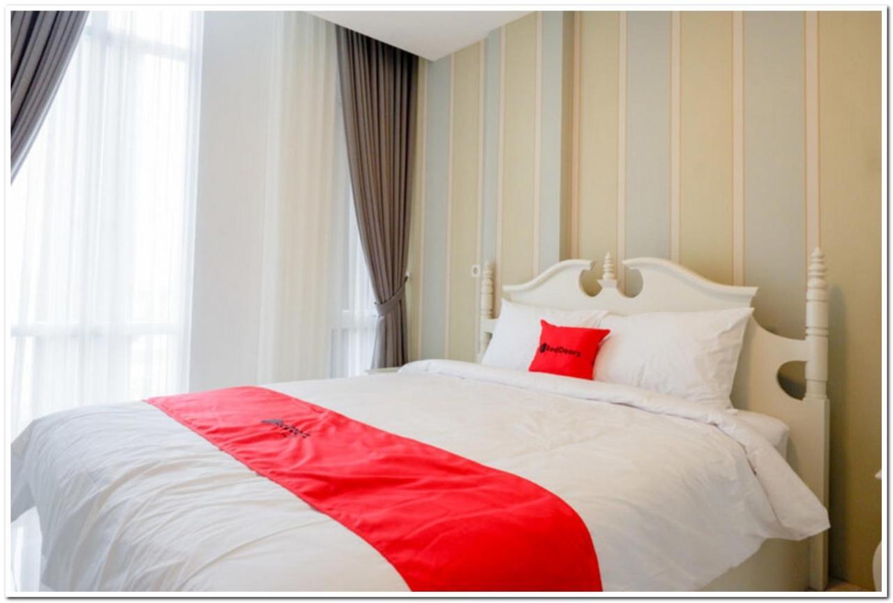 Reddoorz Plus @ Madukoro Raya Semarang Exterior foto