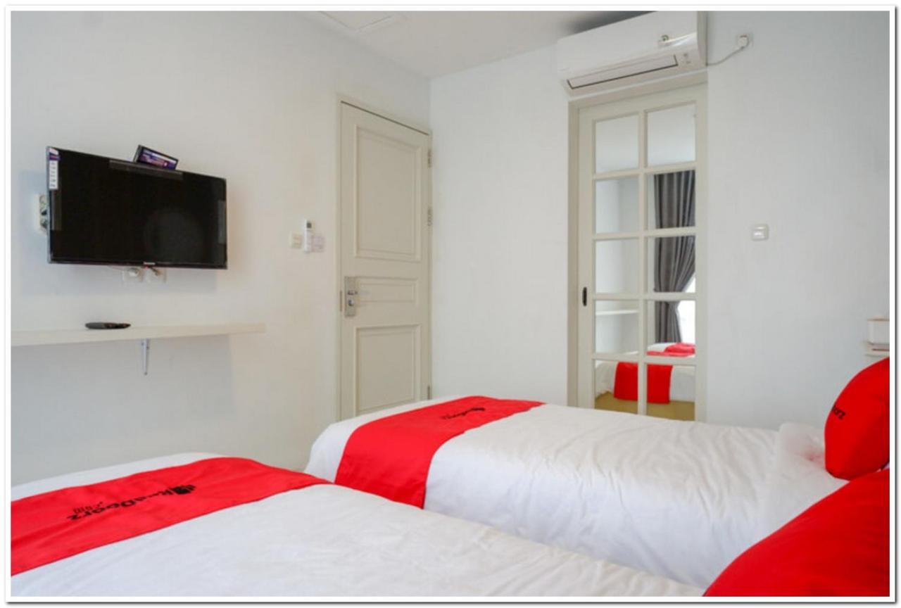 Reddoorz Plus @ Madukoro Raya Semarang Exterior foto