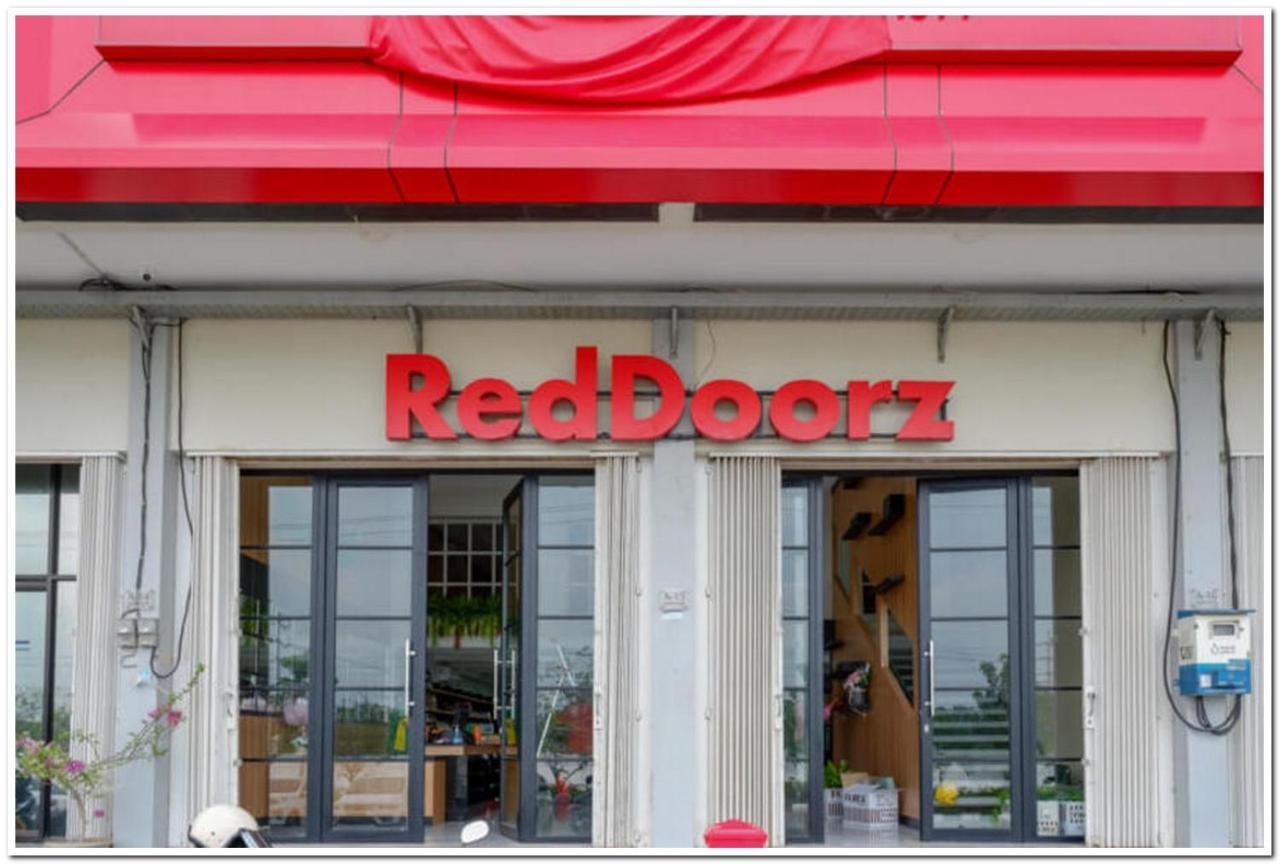 Reddoorz Plus @ Madukoro Raya Semarang Exterior foto