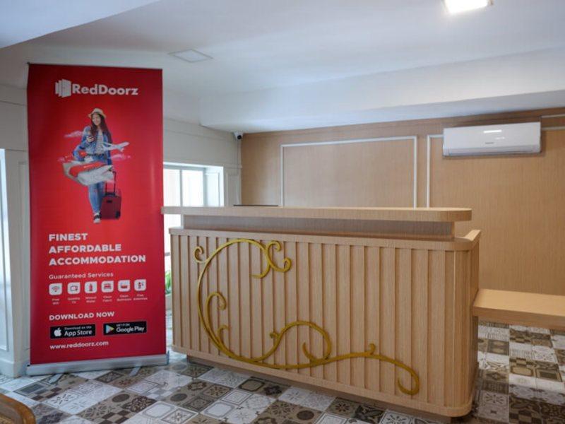 Reddoorz Plus @ Madukoro Raya Semarang Exterior foto
